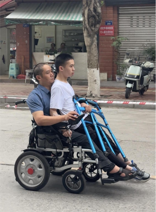 “爸爸以身为船，孩子以笔为桨！”  吴太银用行动诠释父爱如山