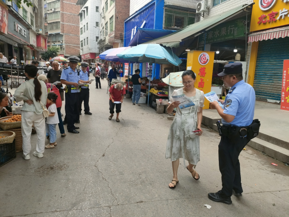 邻水县：交警联合派出所  走街串巷忙宣传
