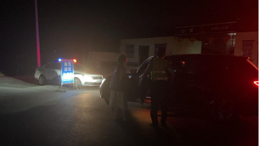 石垭镇：警社联动夜查毒驾酒驾 筑牢交通安全禁毒防线