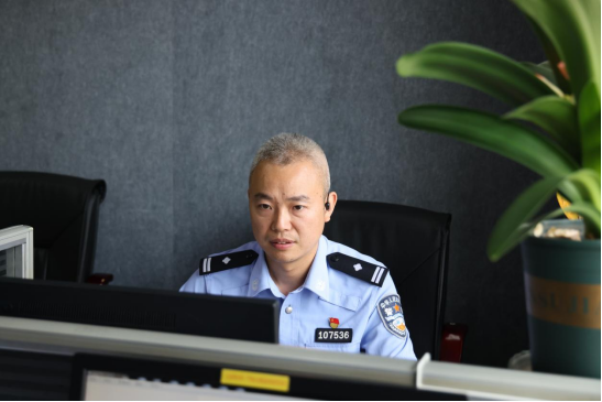 杨凡：40岁“白发神探”，用热血书写警魂传奇