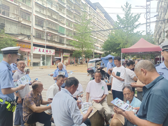邻水县：安全工作无小事  所队联合讲交规