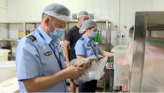 邻水县：开展开学前校园食品安全检查 筑牢师生饮食安全防线