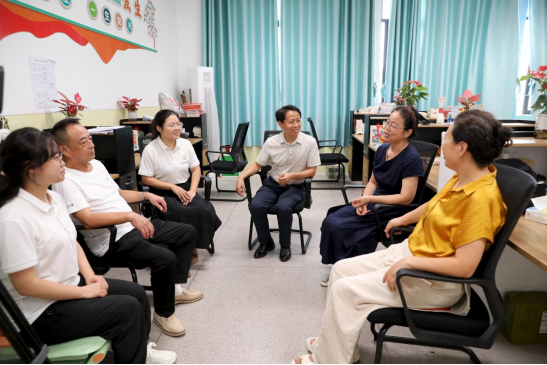 浙川情深育桃李 “银龄”教师在广安的特殊教师节