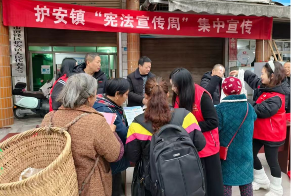 护安镇开展“宪法宣传周”集中宣传活动