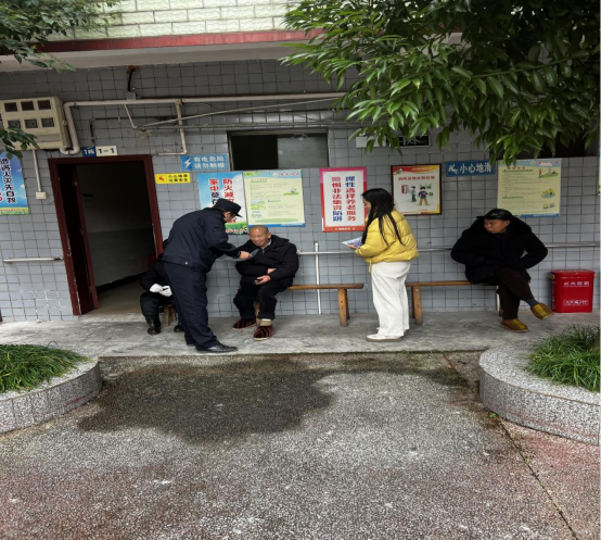 石垭镇：禁毒社工+民警齐上阵  守护养老“钱袋子”