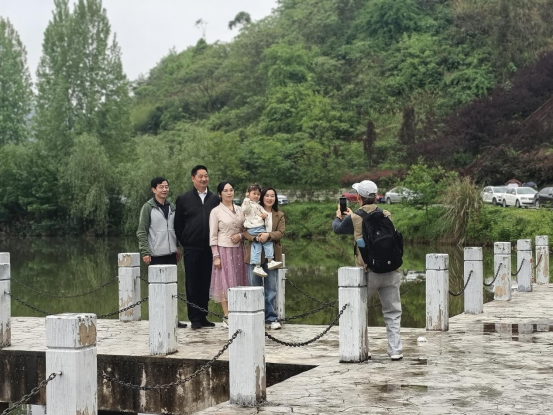 “一卷山水·共赋明月”   川渝明月山诗词采风活动圆满举行