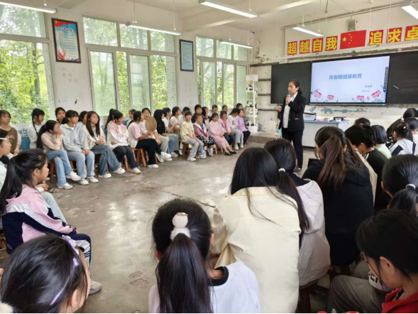 科技赋能助成长  武胜县科普大篷车“开”进八一学校