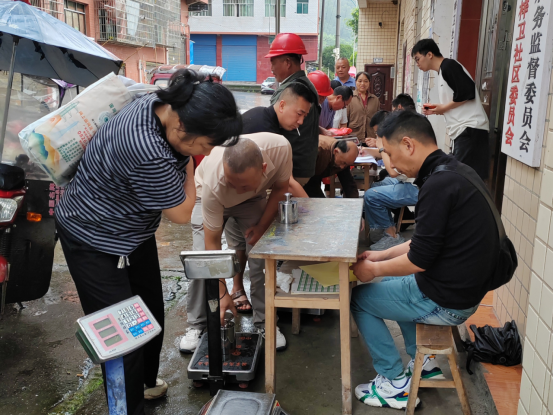 岳池县市场监管局：电子秤上门检定 守护公平交易“最后一公里”
