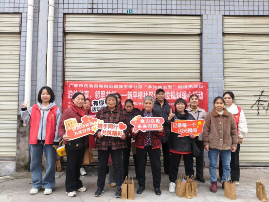 岳池县朝阳街道：居民齐动手 共建社区规范停车位