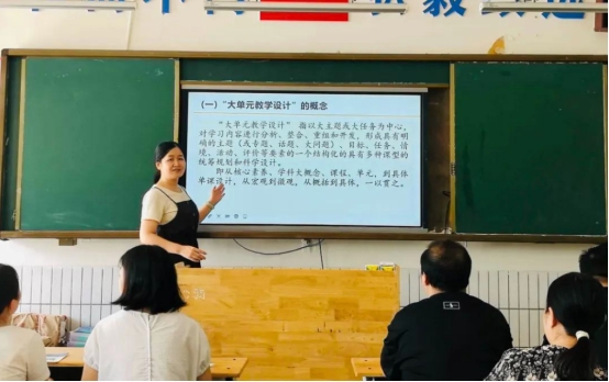 以研促教 聚力成长——邻水县第二中学2026年校本讲座顺利开讲