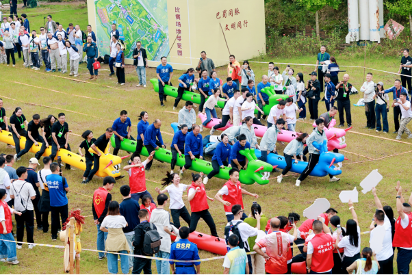 田埂作赛场 农事当竞技 ——第二届川渝新时代文明实践“一廊四带”“村趣”运动会在邻水县举行